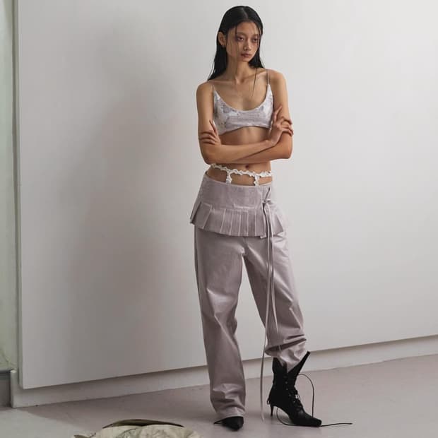 Glossy trousers + skirts in pink