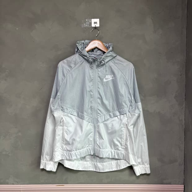 나이키 스우시 바람막이 화이트 그레이