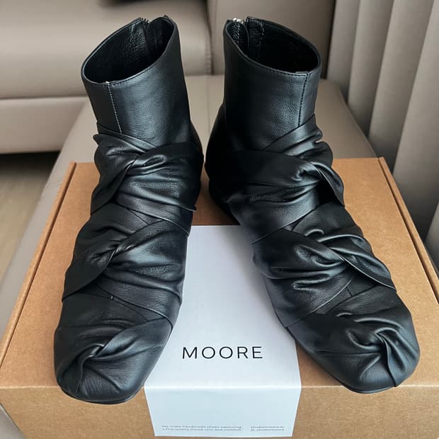 Moore 무어 소가죽 앵클부츠 240