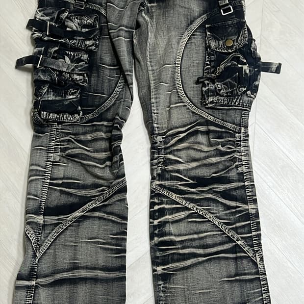 gray crack washing cago pants