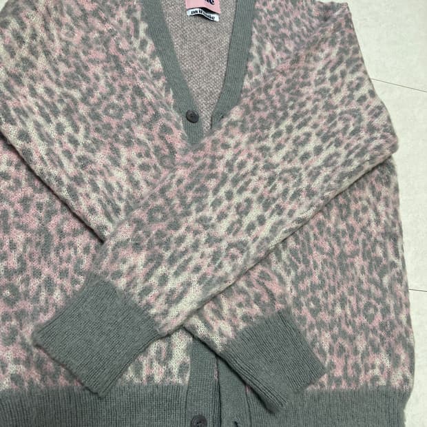 에즈이프캘리 가디건 새상품