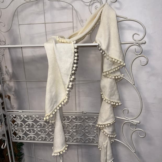 Ivory knit ball ruffle cape muffler