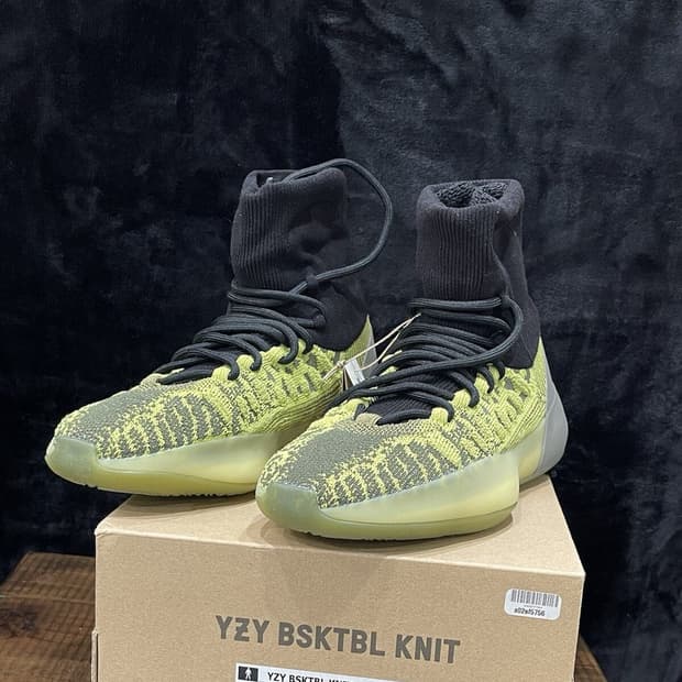 275)아디다스 이지 베스킷볼 니트 에너지 글로우
농구화