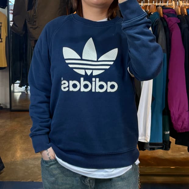 아디다스 빅로고 네이비 맨투맨