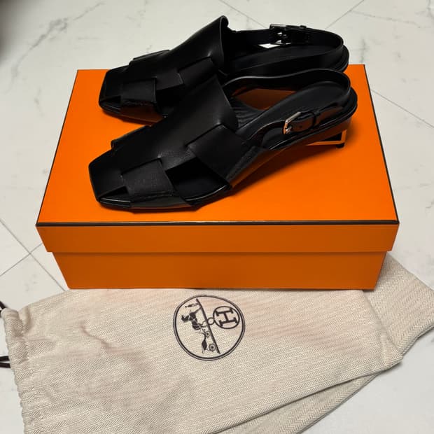 에르메스 블랙 여성 샌들 240