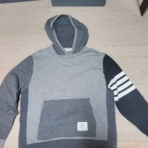 (급처) 톰브라운 후드티 판매