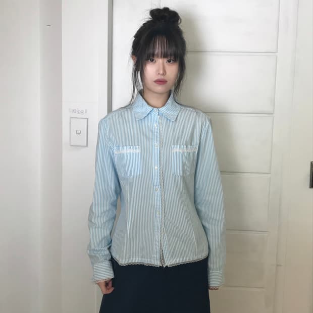 하늘색 스트라이프 레이스 셔츠