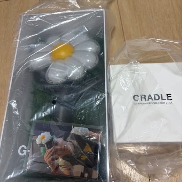 지드래곤 응원봉 + 크래들 일괄판매(크림보다저렴)