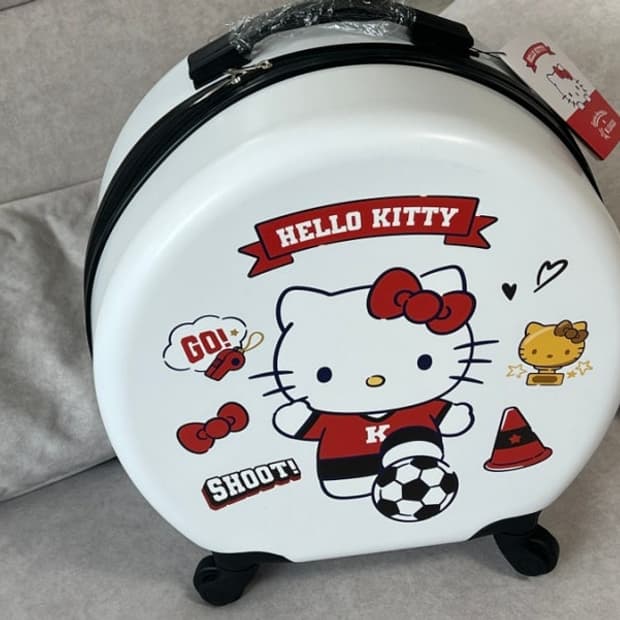 헬로키티 세븐일레븐 콜라보 캐리어 새제품