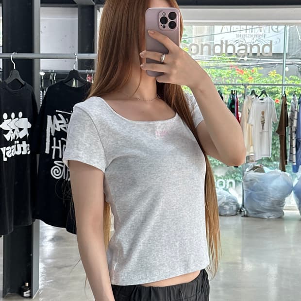 마리떼프랑소와저버 핑크자수 스퀘어넥 반팔티