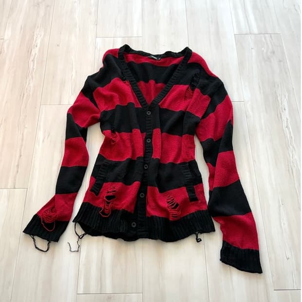 Demage detail black and red stripe cardi