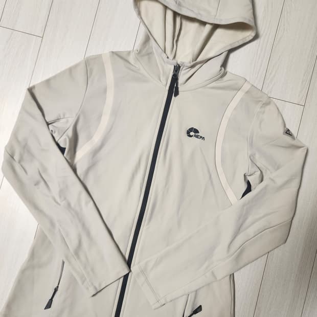 네파 여성 윈드러너 바람막이 자켓 사이즈95 m

오른쪽 소매 뒤에 오염