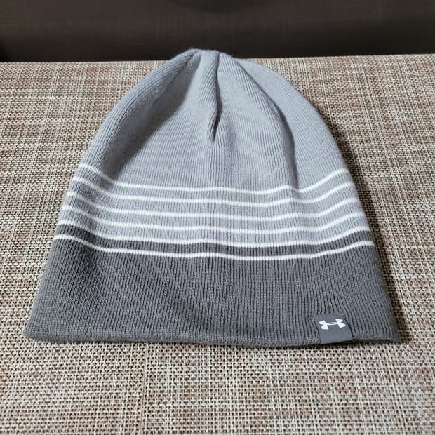 언더아머 멀티 컬러 패턴 회색/그레이 올인원 비니 S-M 사이즈