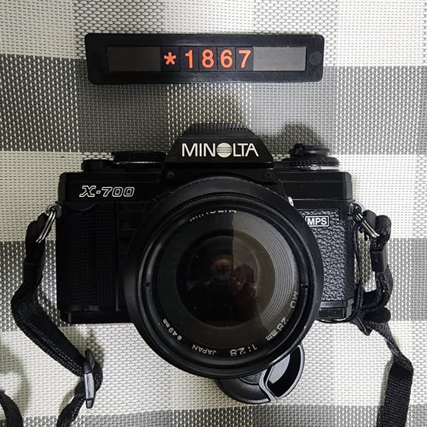 미놀타 X-700 필름카메라 1.4 단렌즈 데이터백 장착
