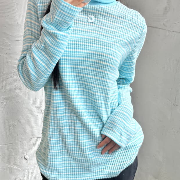 Courreges 꾸레쥬 스카이블루 컬러 터틀넥 니트