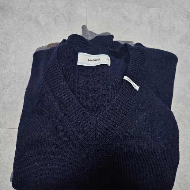 웨이비니스 호이리거 브이넥 2사이즈