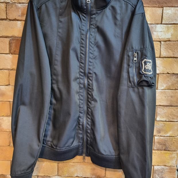 아르마니진스에서 나온 남성용 항공점퍼