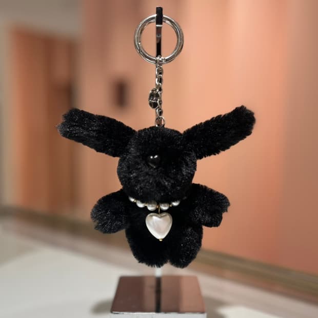 질스튜어트 블랙 토끼 키링