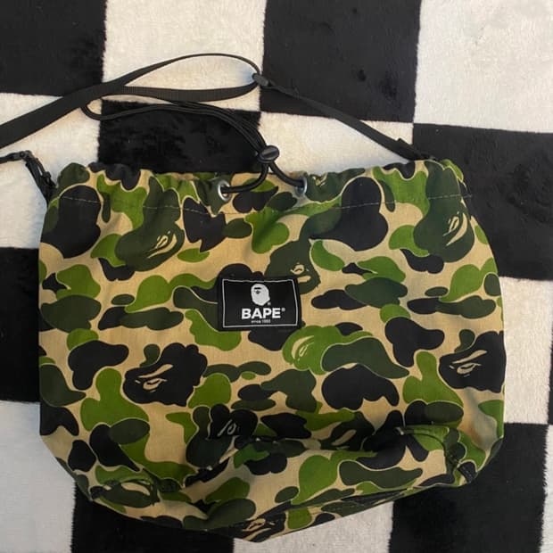 베이프 카모 숄더백