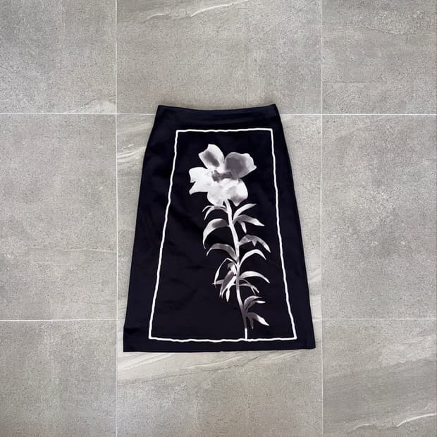 Black oriental mono flowerprint satin sk