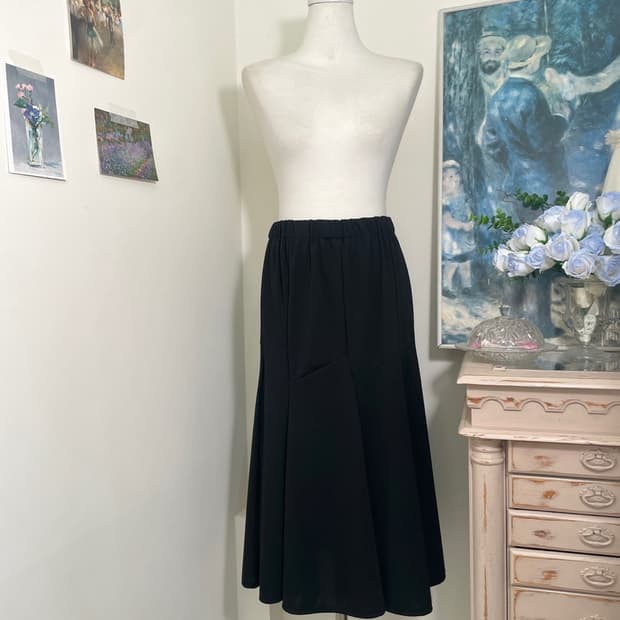black flare lining banding skirt