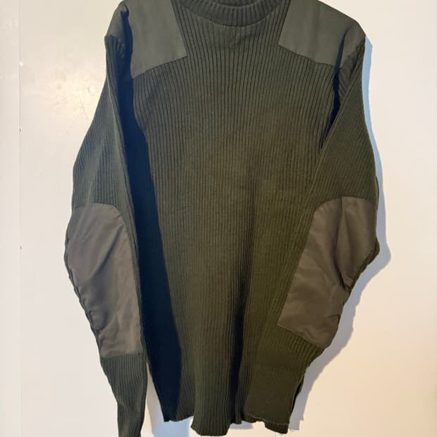 밀리터리 울코만도 카키 스웨터