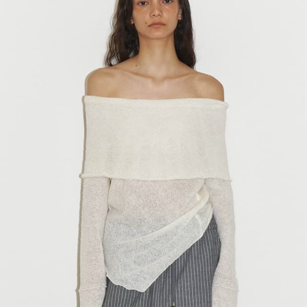폴리수엠 WOOL OFF-SHOULDER SWEATER IVORY