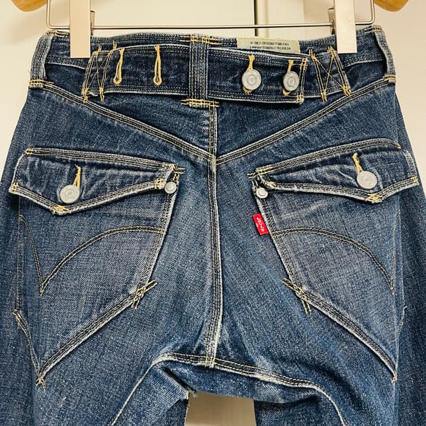 리바이스 신치백 엔지니어드진