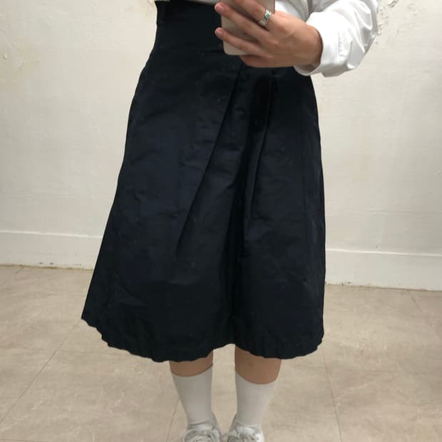 질샌더 나일론 미디 스커트