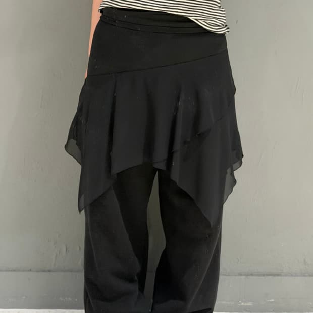 diagonal cutting detail skirt