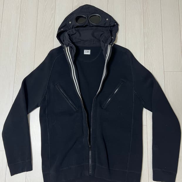 CP컴퍼니 고글 후드집업니트 자켓  점퍼 L 100