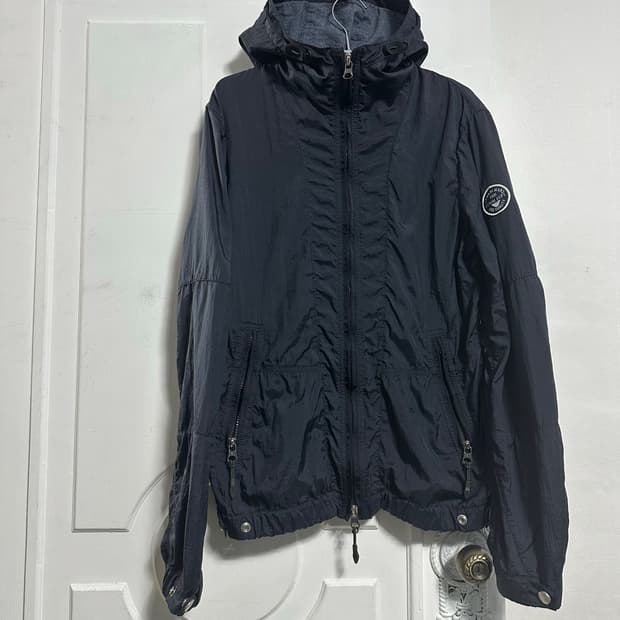 아르마니진 바람막이