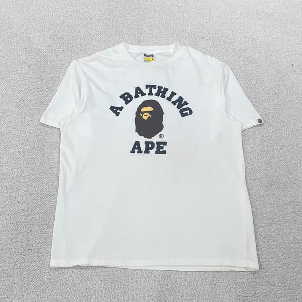 베이프 Bape 컬리지 로고 반팔티 화이트