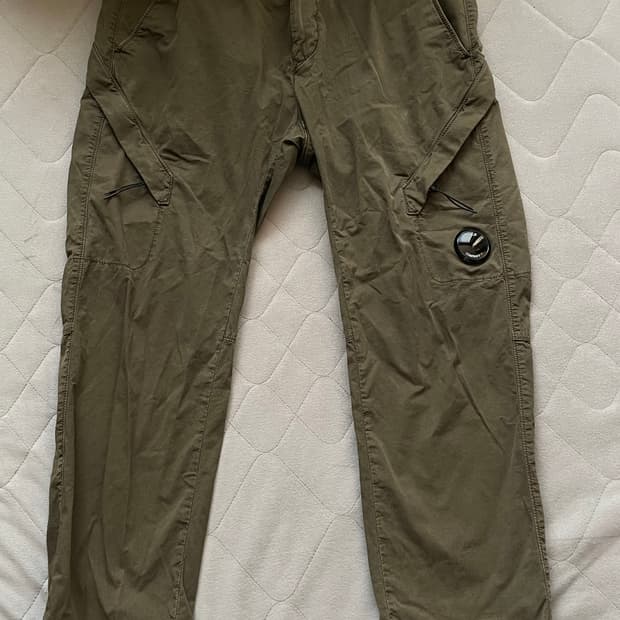 CP 컴퍼니 카키 팬츠 