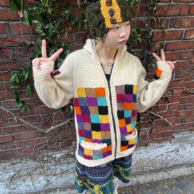 컬러풀 포인트 후드 울 니트 집업