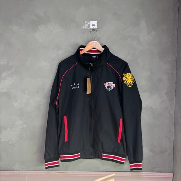 새상품) 기아 타이거즈 x 아이앱 스튜디오 24 어센틱 춘추 점퍼 블랙