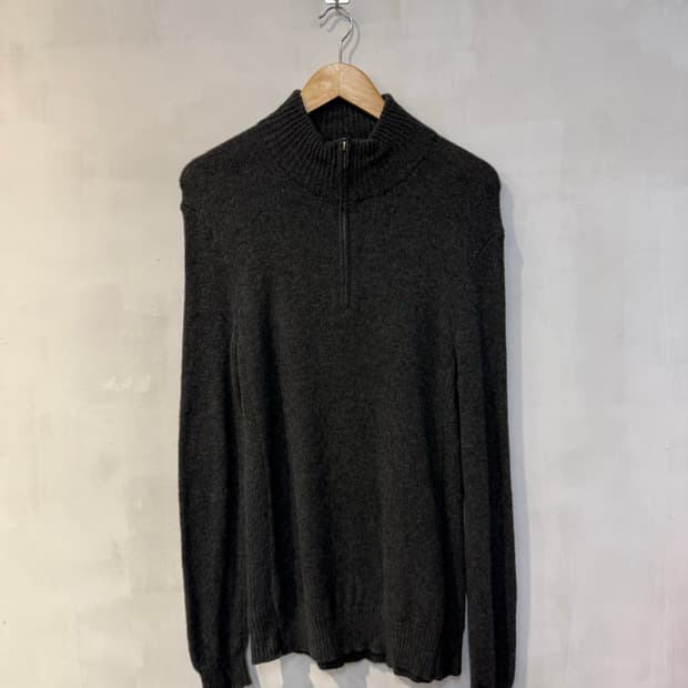 폴로 챠콜 하프집업 니트