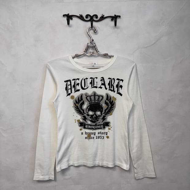 White punk skull gothic lettering sleeve