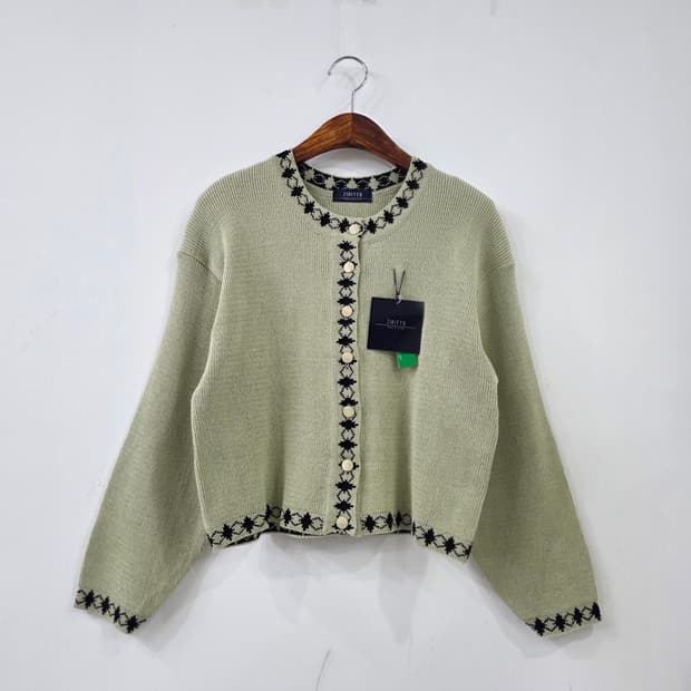 ZIBITTO 라이트카키 배색 자수 라운드 가디건