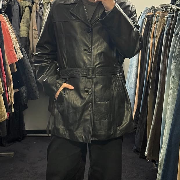 ROUGH 러프 소가죽 벨티드 벨트 고리 가죽 레더 롱 코트 오픈 카라 