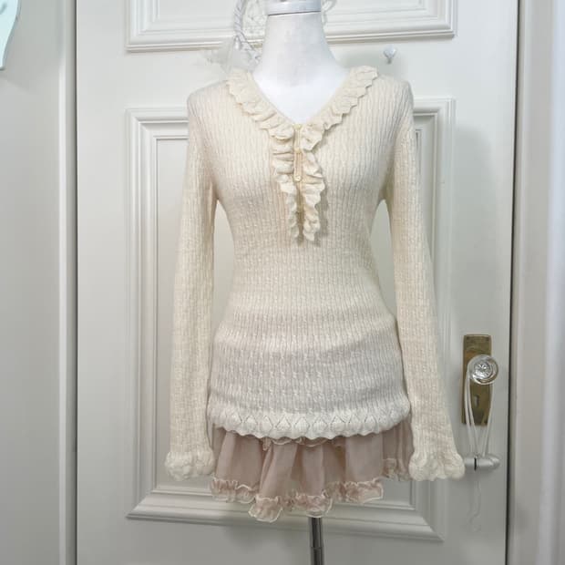 ivory crochet ruffle point slim knit top