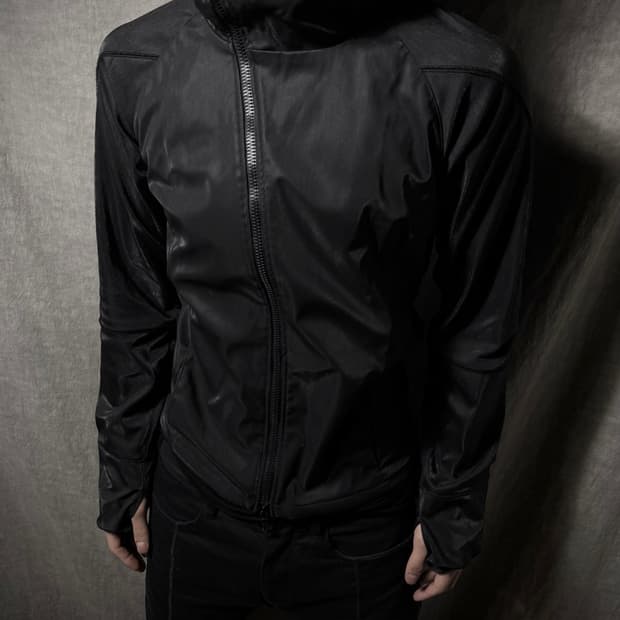 립반윙클 비대칭 하이넥 코팅 후드집업