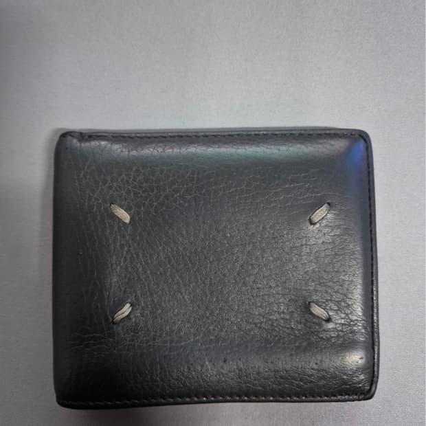 메종 마르지엘라 블랙 스티치 반지갑