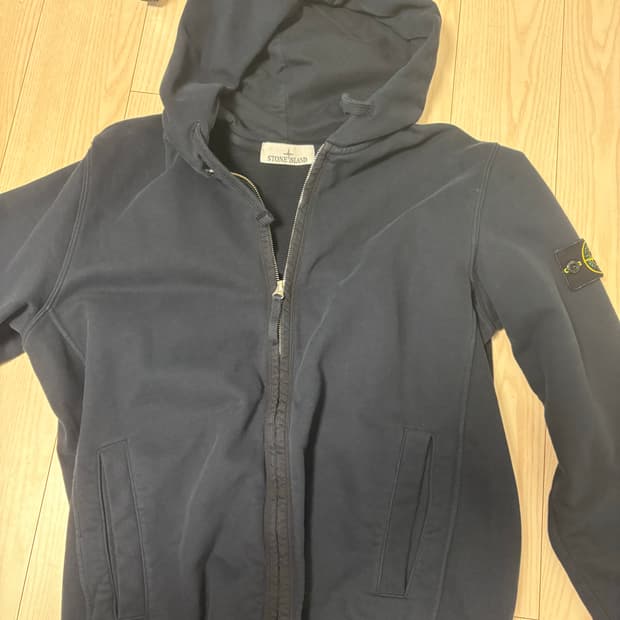 스톤 아일랜드 63520 와펜 패치 후드 풀 집업 네이비 블루 - 24F