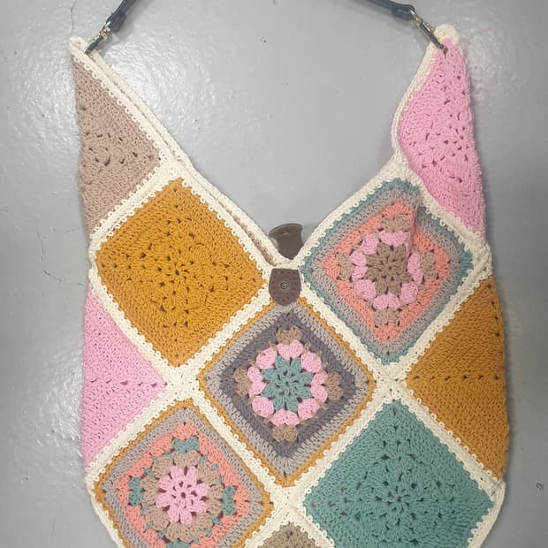 손뜨개 꽃무늬 숄더백