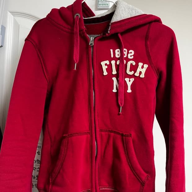 (급처 네고 가능)아베크롬비 레드 후드집업