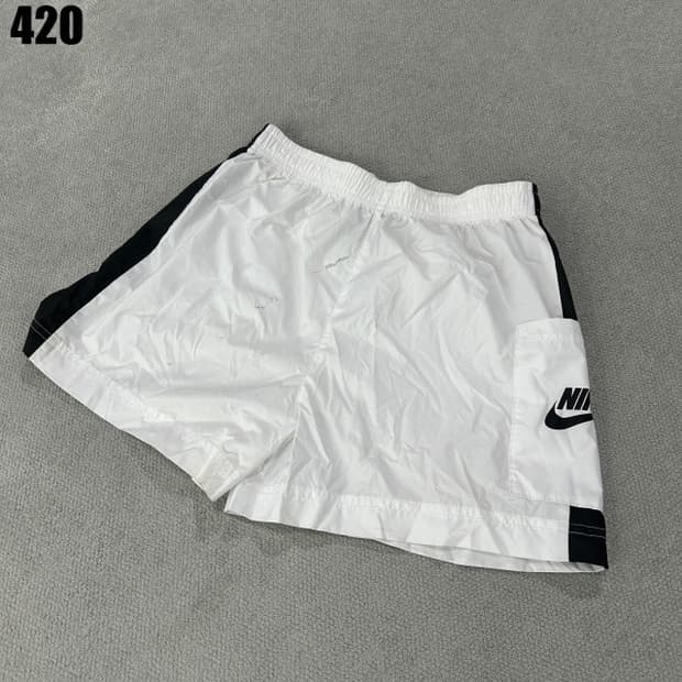 나이키 화이트 반바지 