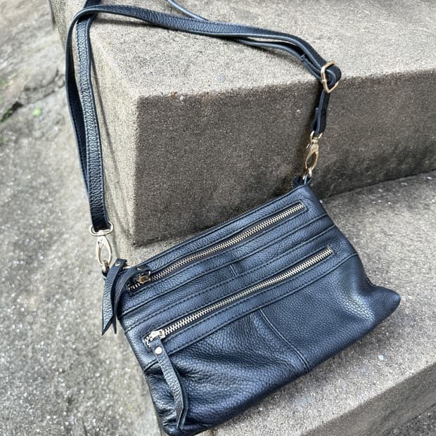 Vintage zipper shoulder bag