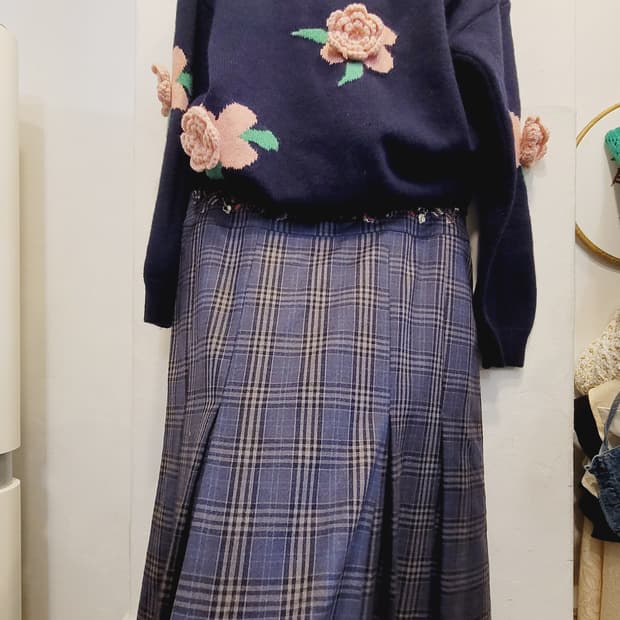 BNX 입체니트. 오일릴리 자수 스커트