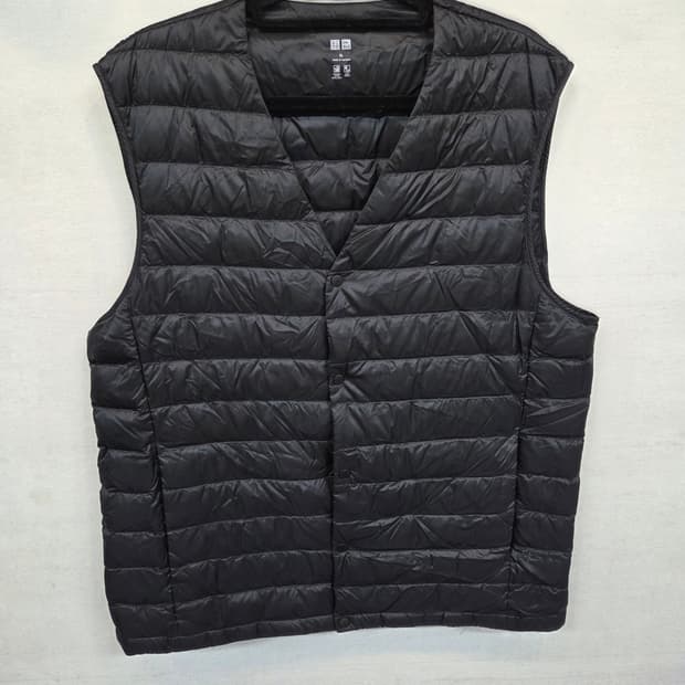 유니클로 경량 패딩조끼 xl